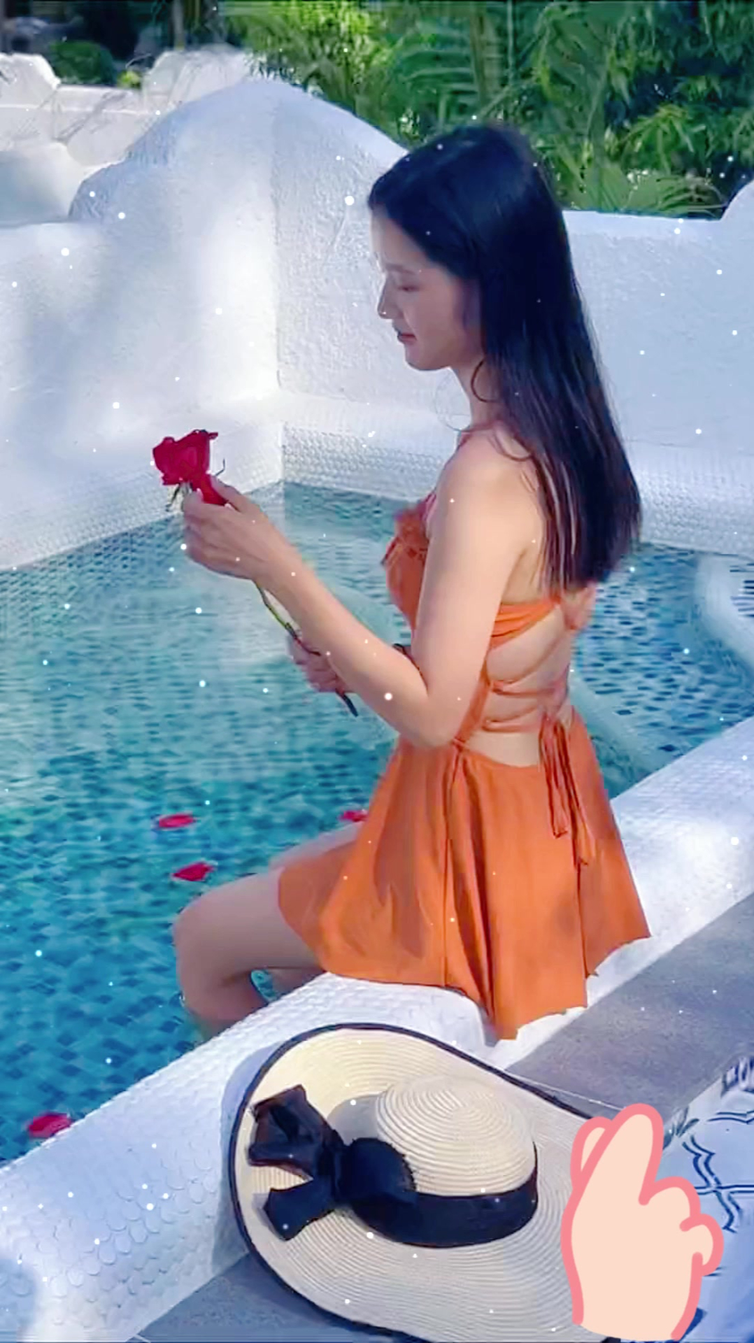 水上乐园偶遇泳装美女,小姐姐纤瘦的身材,是我喜欢的类型