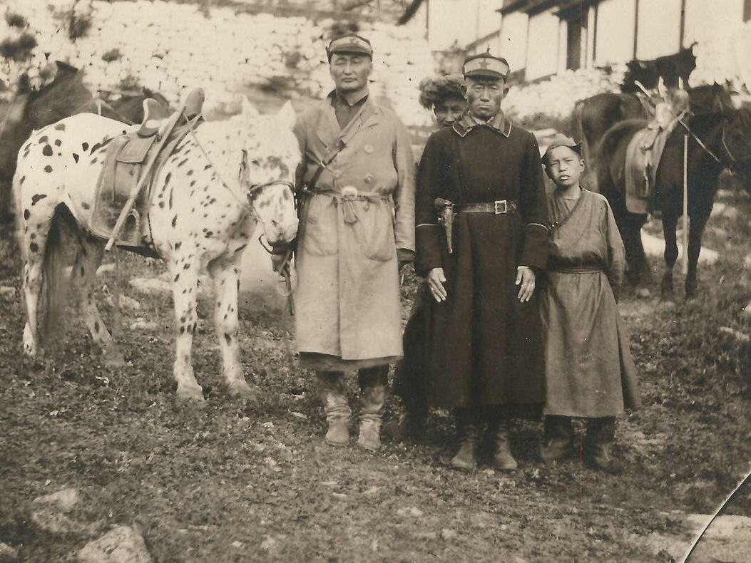 青,少年时期的八世哲布尊丹巴呼图克图,以及他的认定与迎请