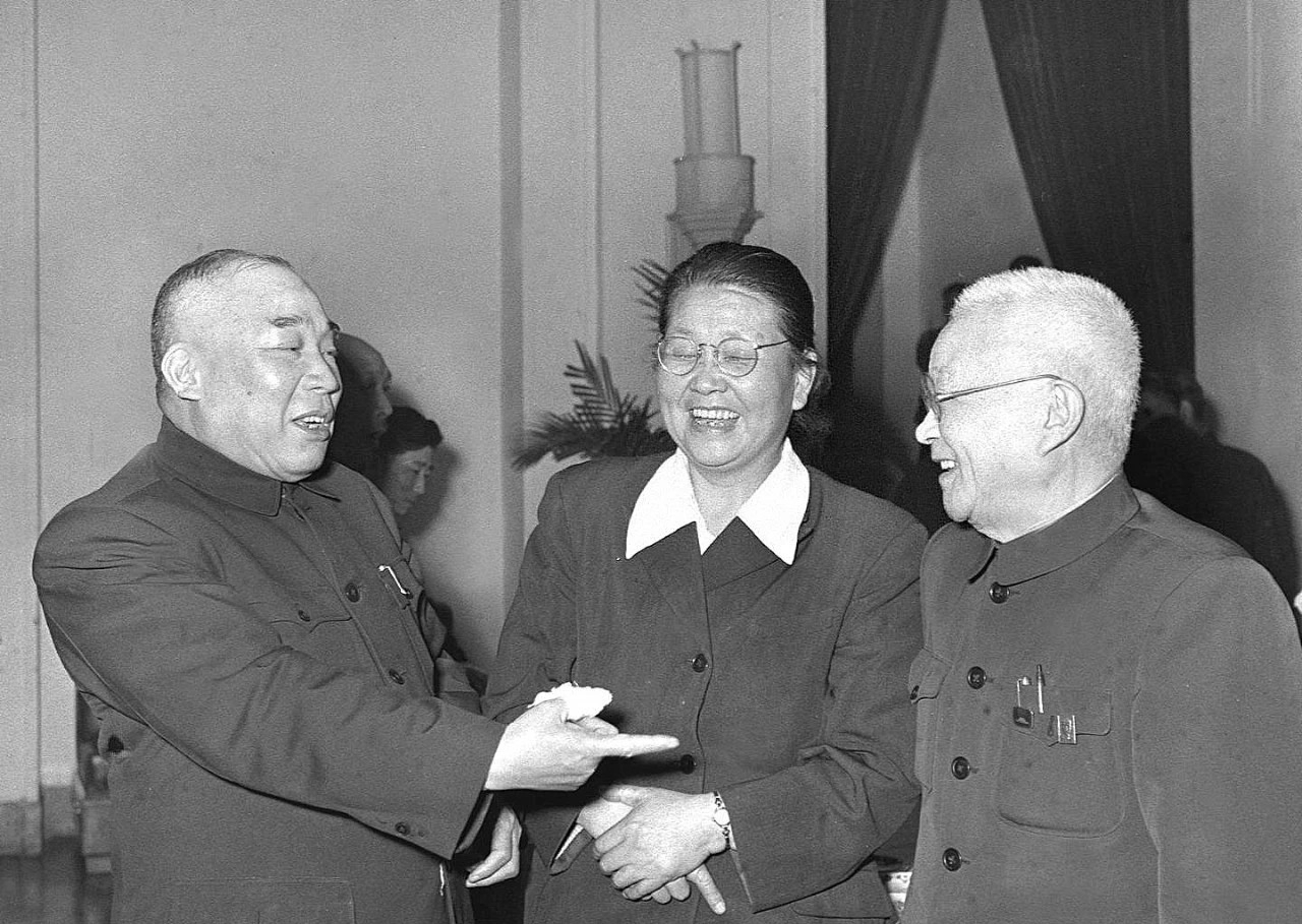 她是冯玉祥将军的夫人,曾任卫生部部长,儿子是少将,孙子是中将