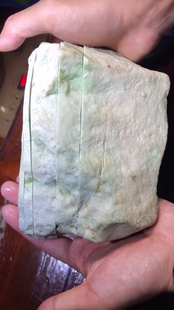 老木那皮壳料切爆种爆色,可谓是一波三折!