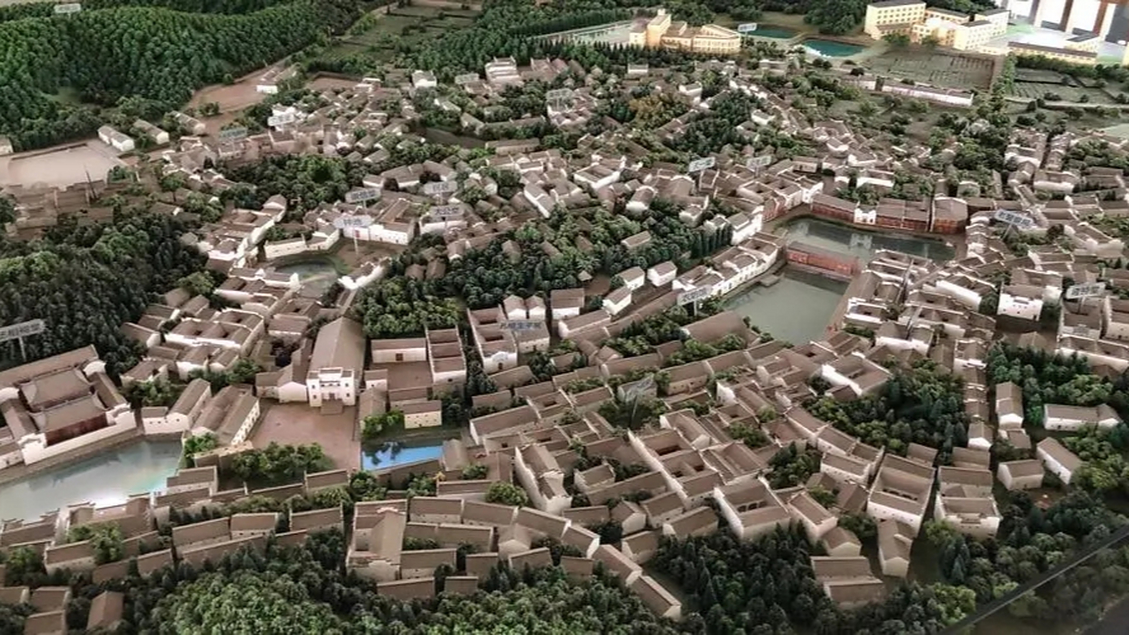 浙江兰溪诸葛八卦城,以独特城市规划闻名,基于八个方位,街道布局如