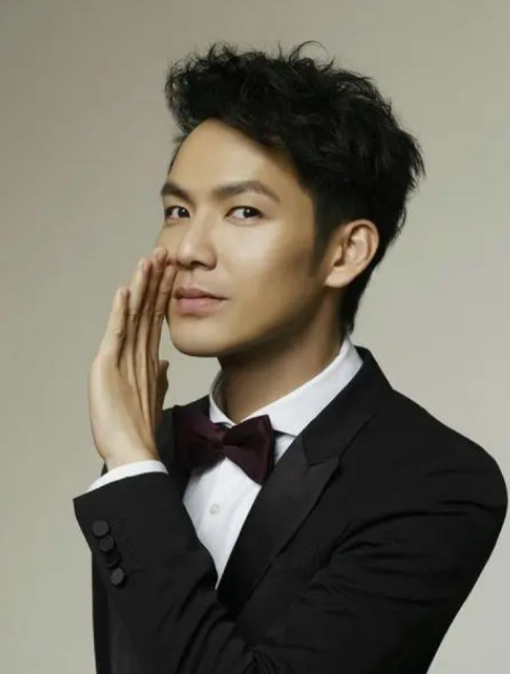 男星医不医美的差距,钟汉良标榜冻龄失败,刘德华男神风采仍在-度小视