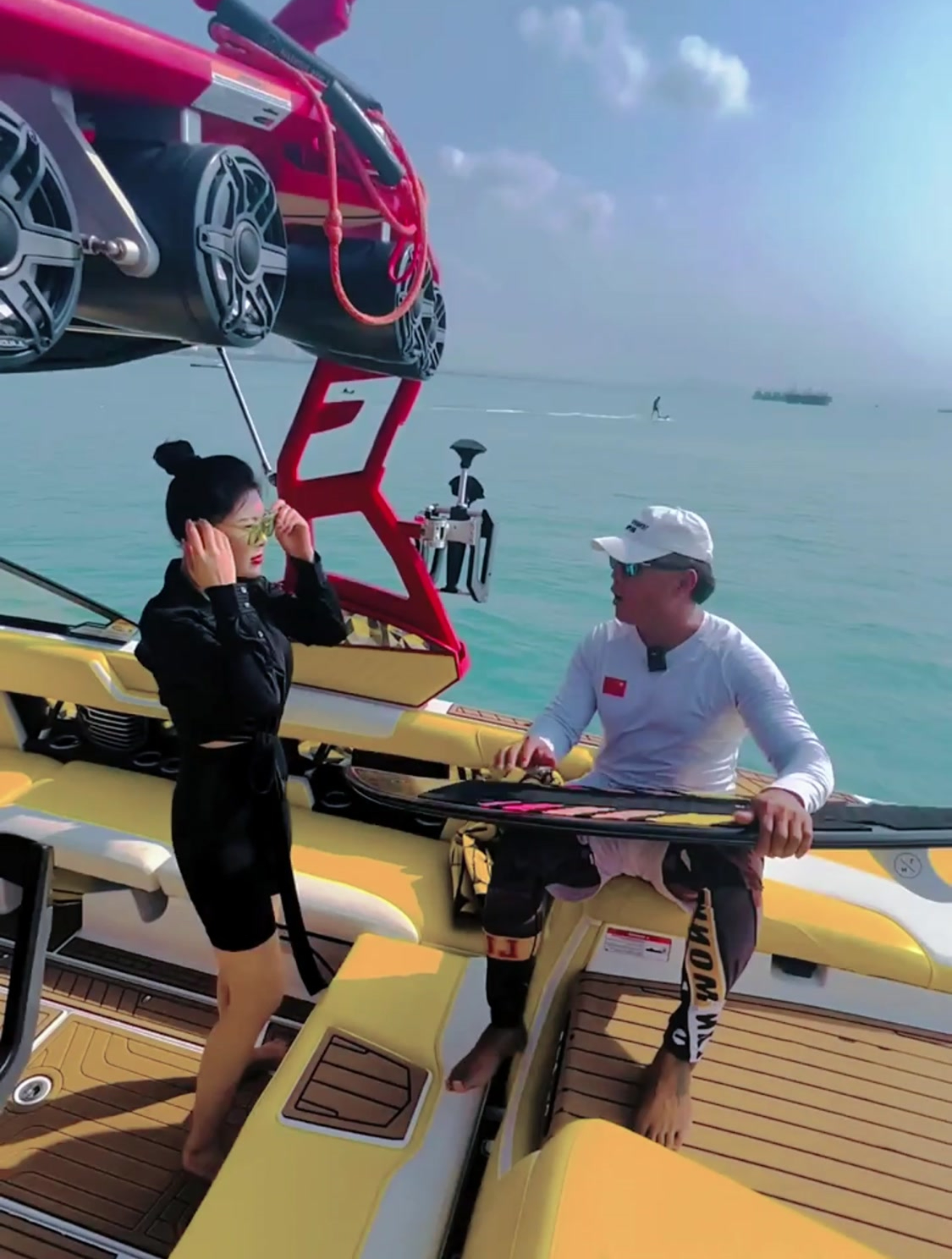 游艇上街拍比基尼美女,眼前这一幕,不知看了多少遍!