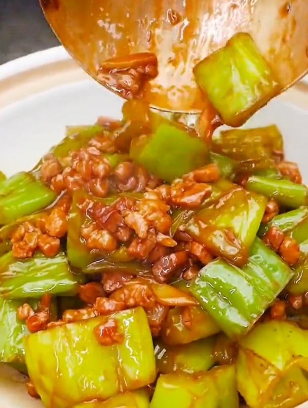 家常菜系列之油焖尖椒,精彩美食持续更新