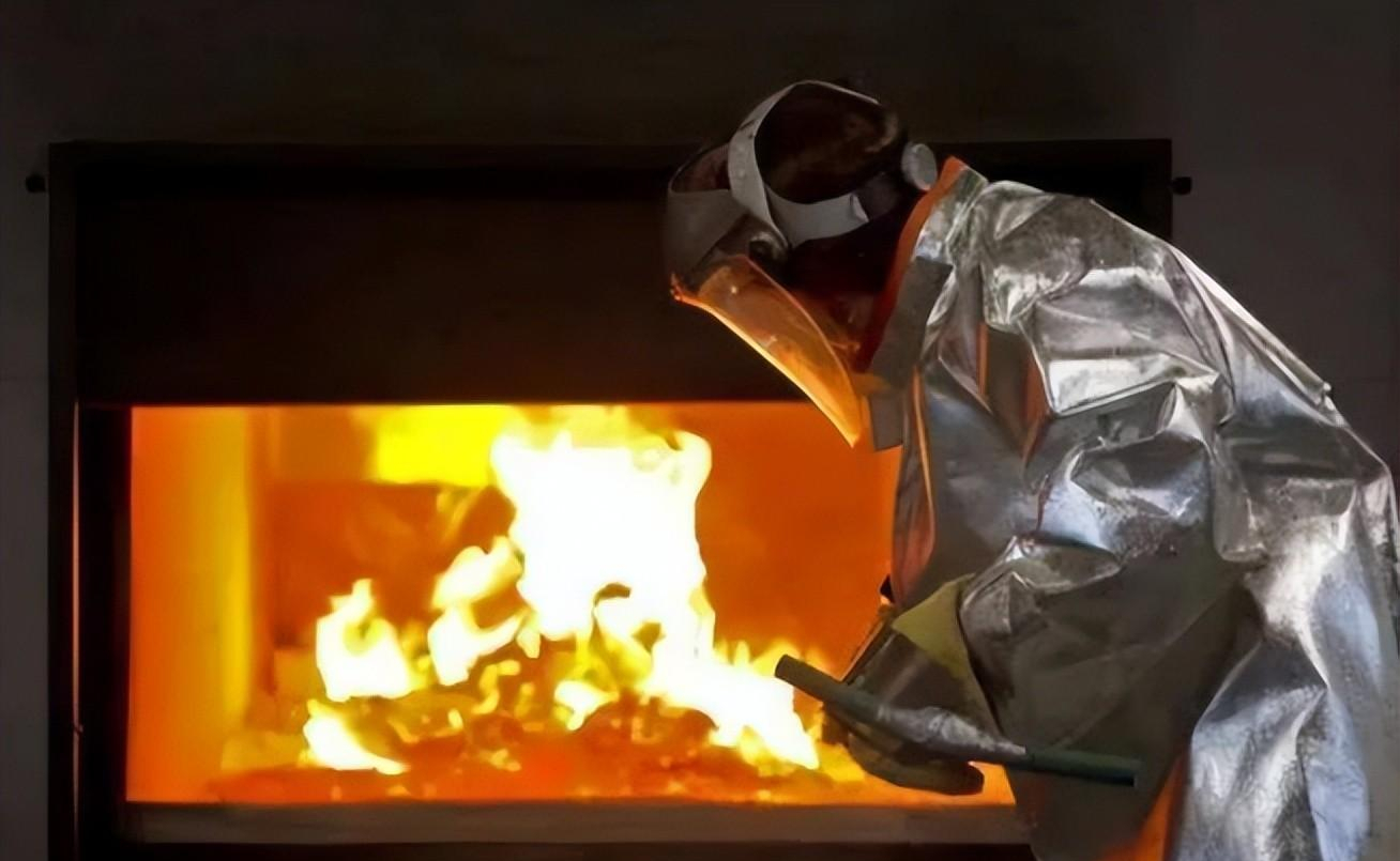 火葬场在火化遗体时为何不让家属靠近?亲历者揭示背后的恐怖事实