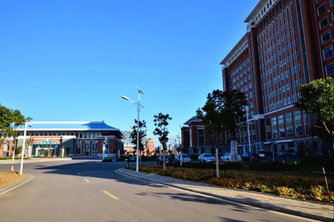 淮南这两所高中,办学经验丰富,但却使家长犯难了