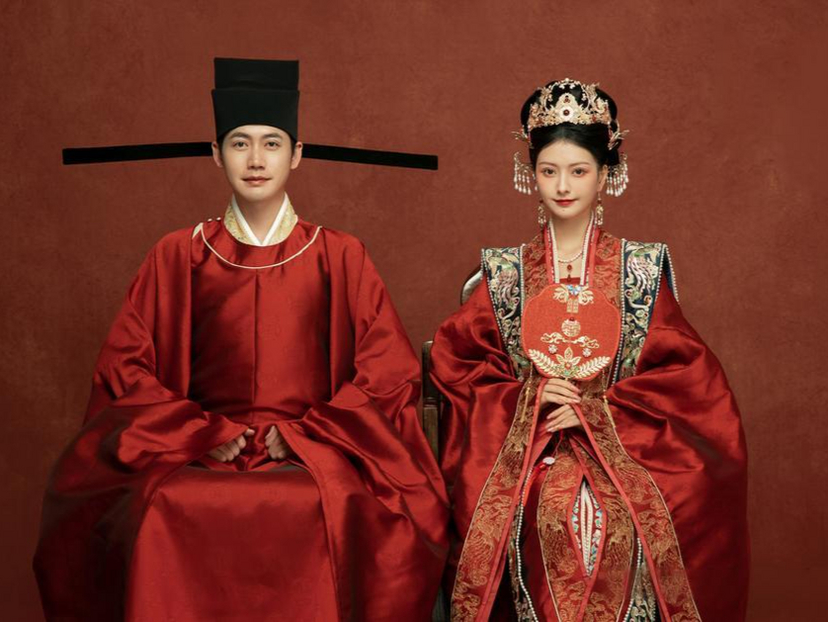 秀禾服是清代汉族女性传统服饰,设计灵感来自汉代服饰,寓意家族传承