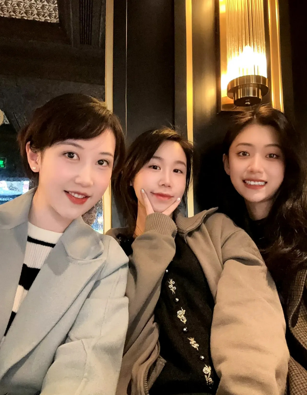 蒿俊闵老婆是真漂亮,这么漂亮的老婆,真是人不可貌相,看着挺老实的一