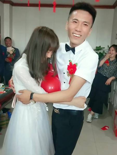 伴郎伴娘 伴郎伴娘互动游戏 伴郎伴娘挤气球 -度小视