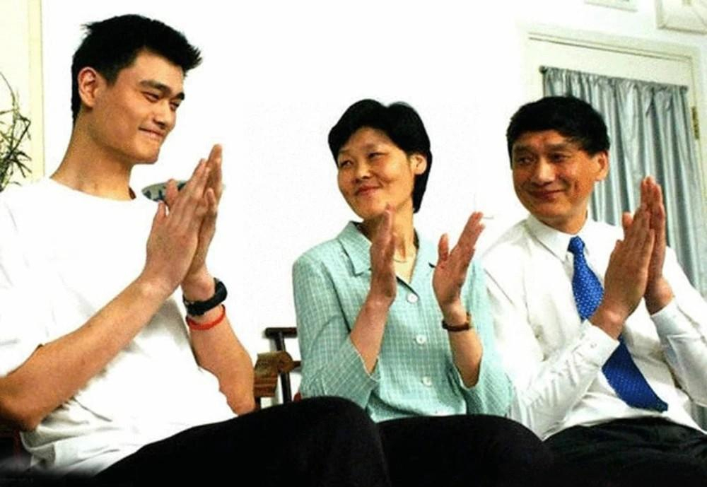 回顾亚洲巨人张欢身高238米被姚明视为接班人如今怎样了