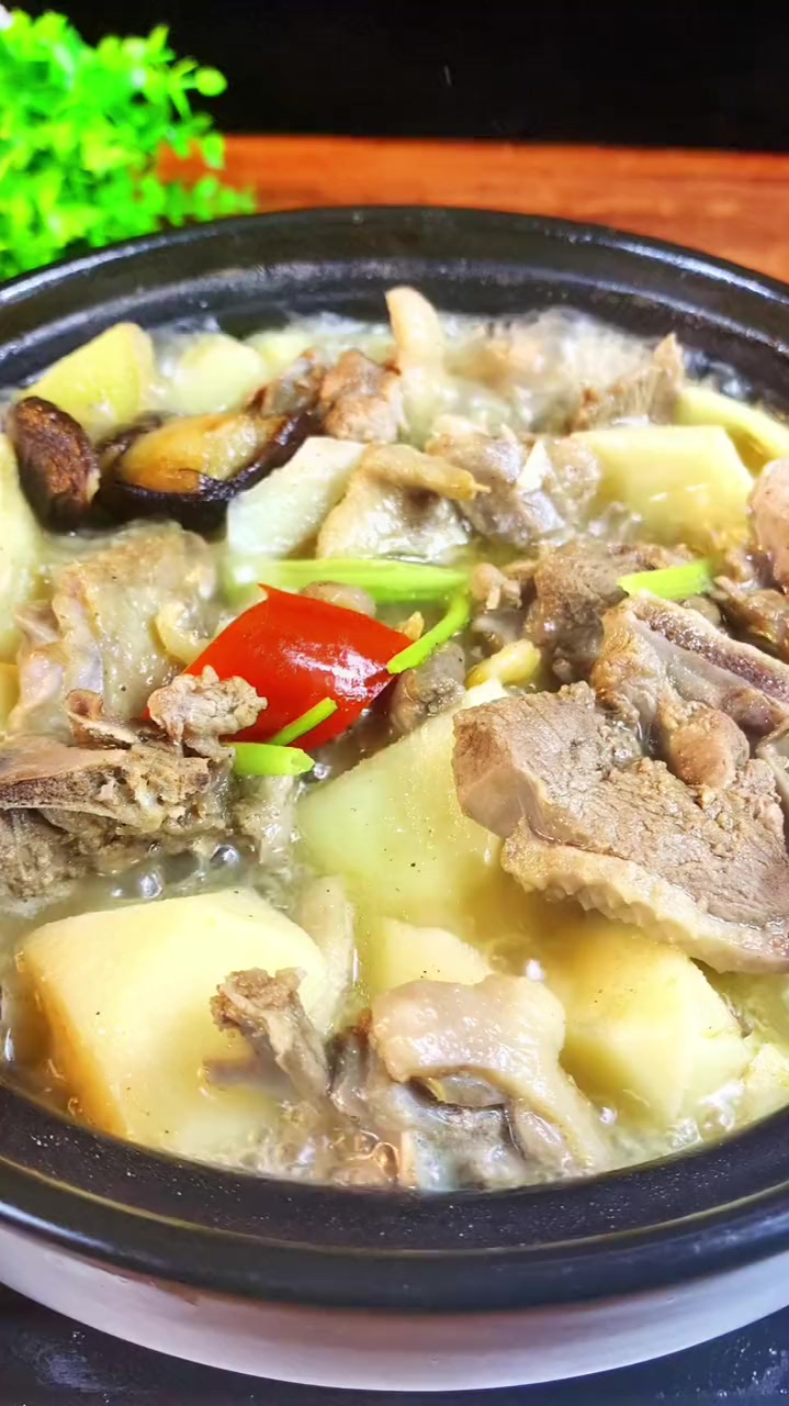 春笋老鸭煲给你的春天提一道鲜-度小视