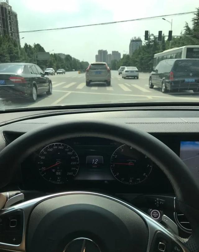 为什么很多人单位工资一般却能开得起豪车为何会有这种现象