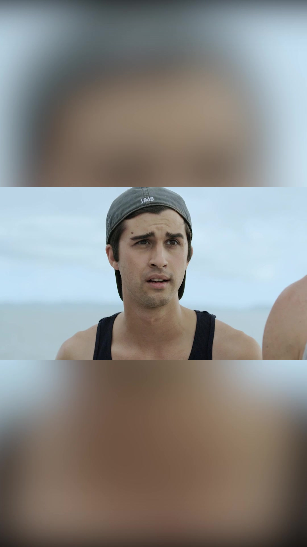 夺命五头鲨几人被鲨鱼盯上