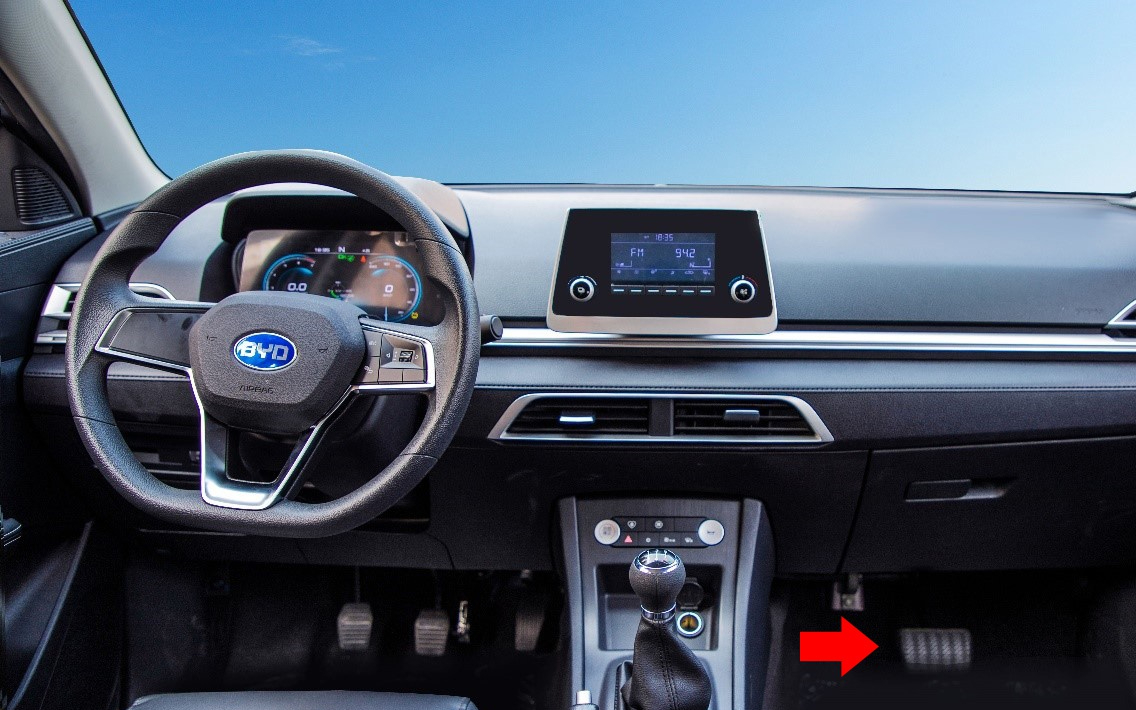 比亚迪e3电动车,手动挡,不过其手动换挡只是模拟手动模式