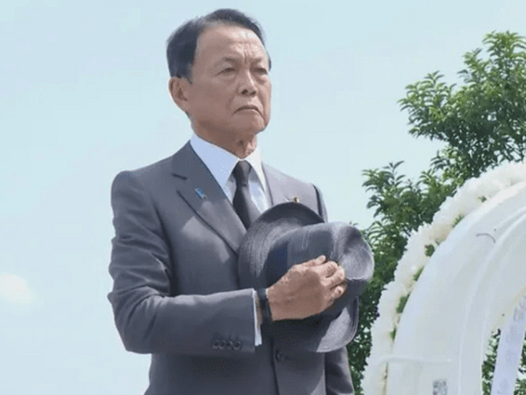 麻生太郎窜台"拜鬼"怂恿台湾"以武拒统" 解放军军机台海"伴飞"严厉