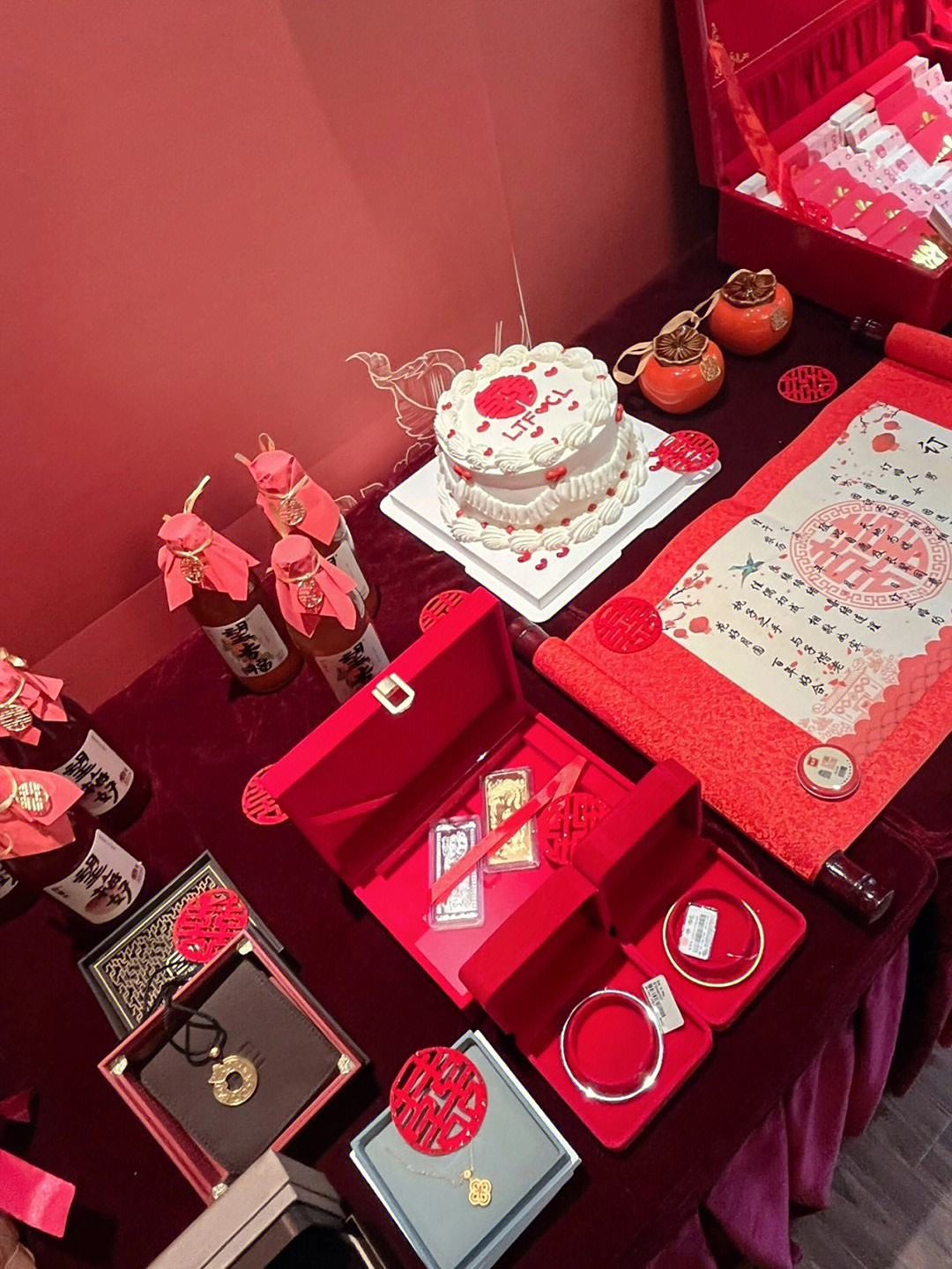 男子高兴订婚,女子却不允许发朋友圈:是他太小气了