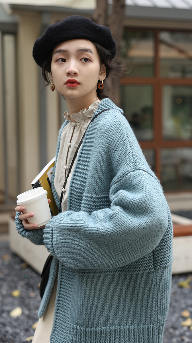 复古针织开衫开春正流行,掌握好它的穿搭精髓,温柔又减龄