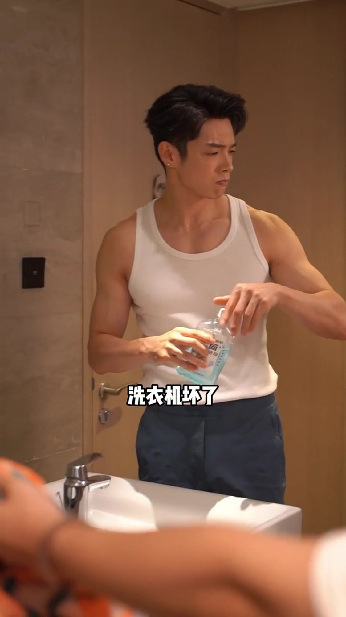 腹肌竟然可以这样用?不得不说明星辰亦儒身材真棒,真是羡慕啊