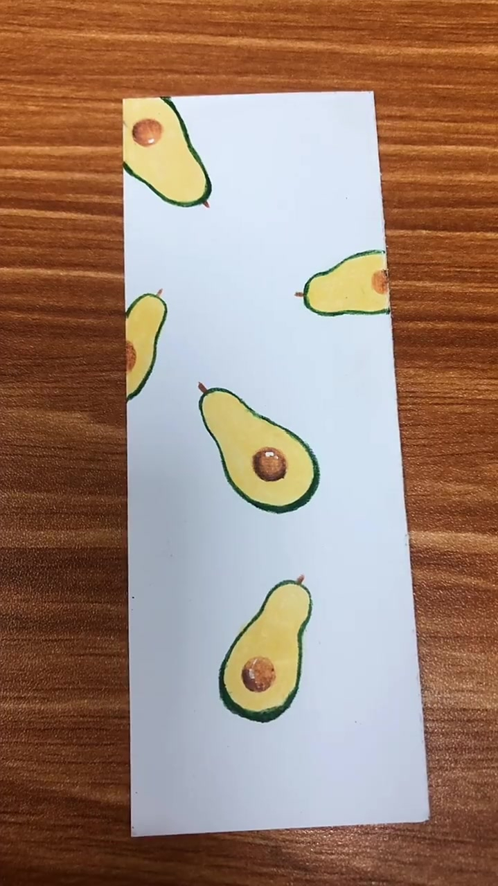 用4个颜色画牛油果书签