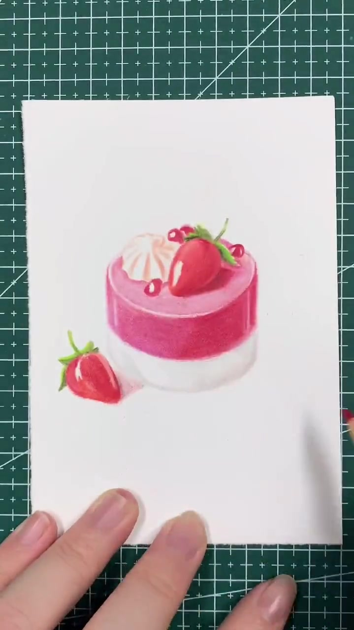 今天是甜甜的草莓蛋糕哦彩铅画