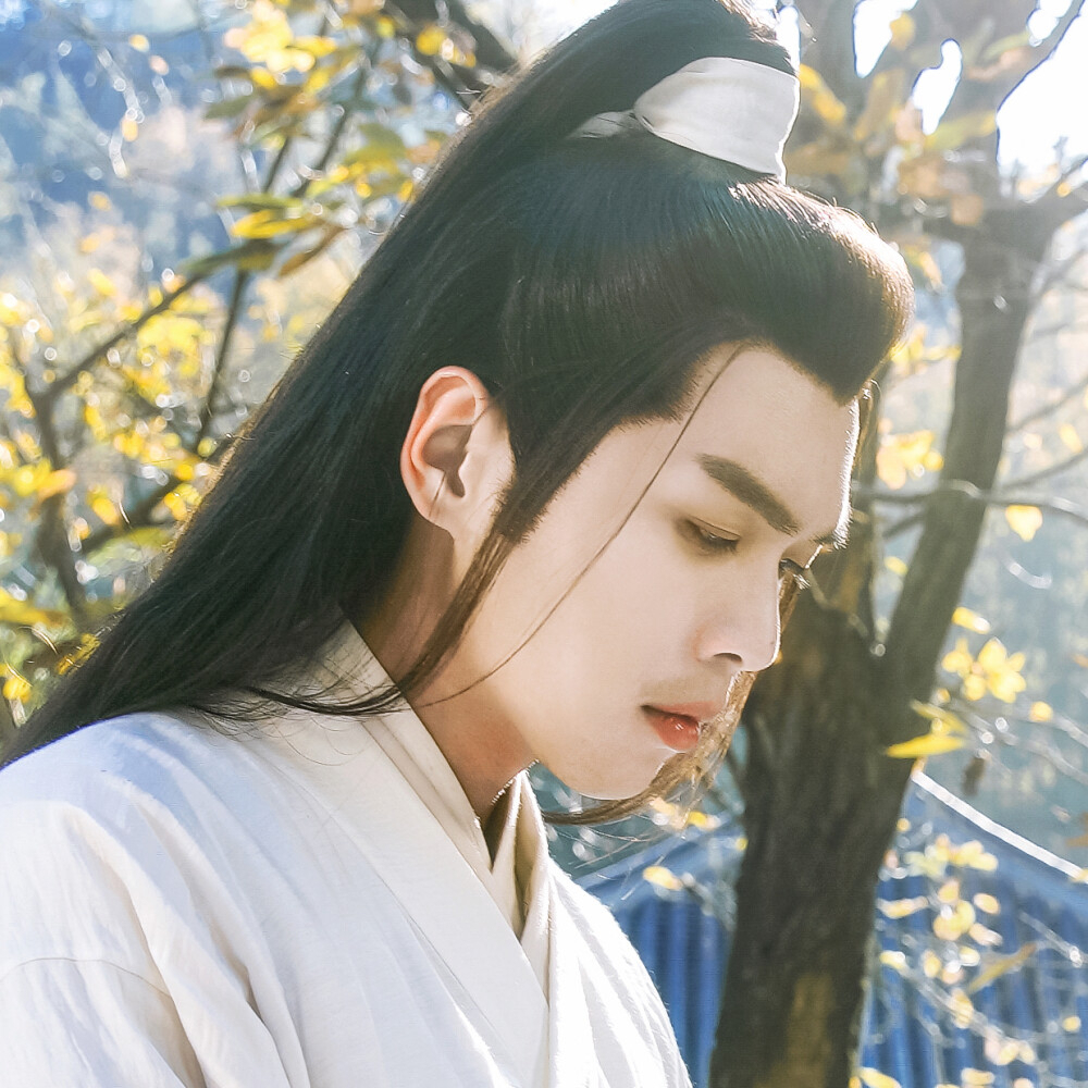 《素衣千金》本以为是一场政治婚姻,新婚之夜,他的王妃原形毕露