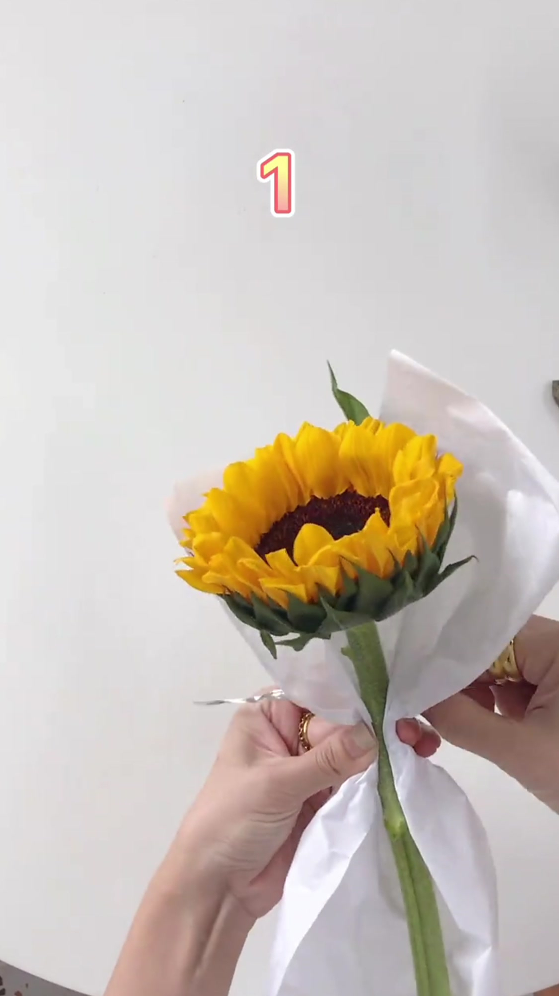 单支向日葵的多种包法花艺教程