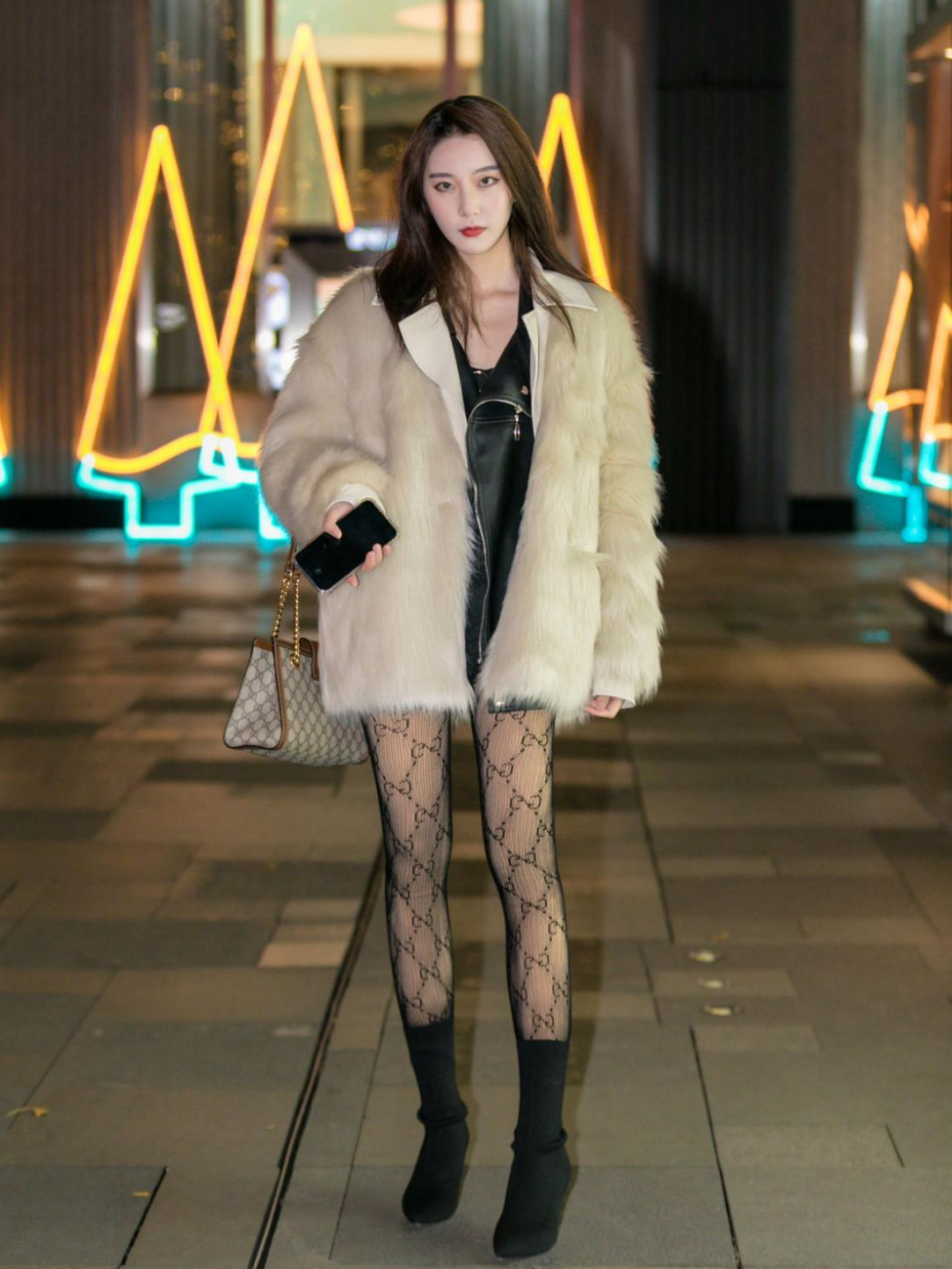 成都女生真是时髦精,瞧瞧她们的"冬季街拍",又美又飒又好看