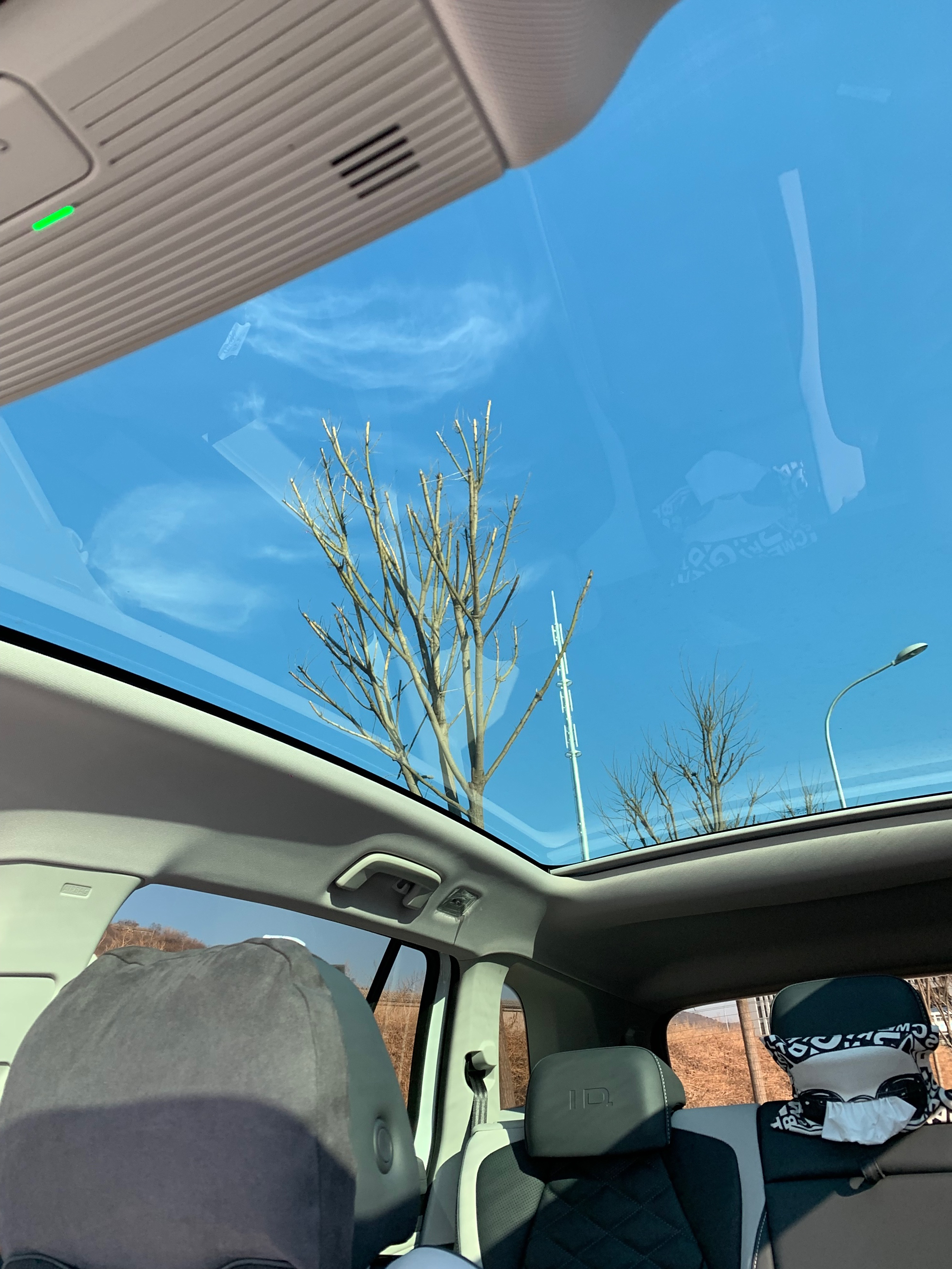 买车要对比天窗?一汽-大众id.6 crozz和特斯拉model y摩擦摩擦