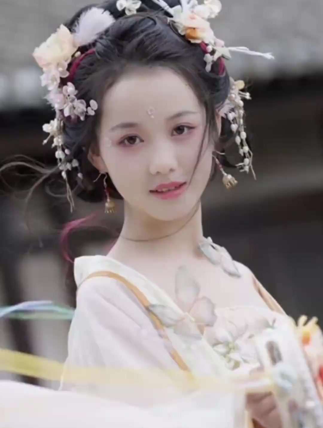 倾国倾城美女穿短裙跳古风舞,我一个女生都觉得美爆了