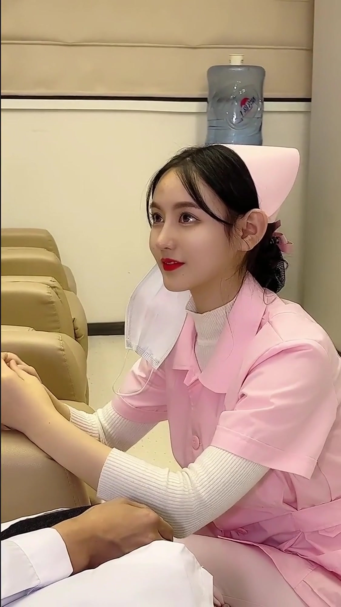 来医院上班这么久,今天终于知道小护士长什么样了