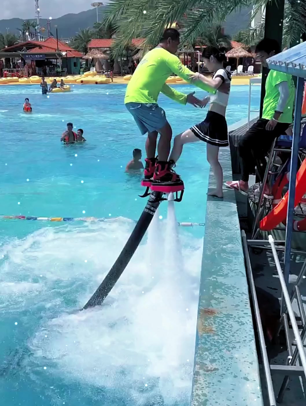 这可能是水上飞人最正经的教练了,网友:看姿势就知道是个绅士