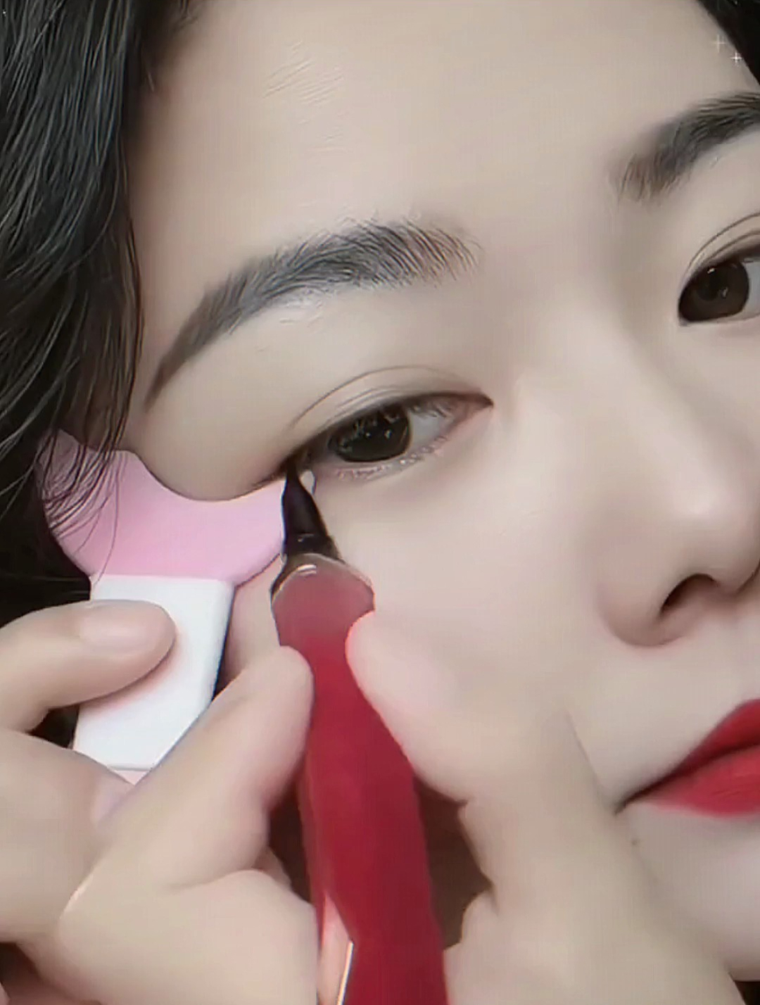 不会化妆的朋友看过来,这个小东西让你秒变化妆高手,手残党必备