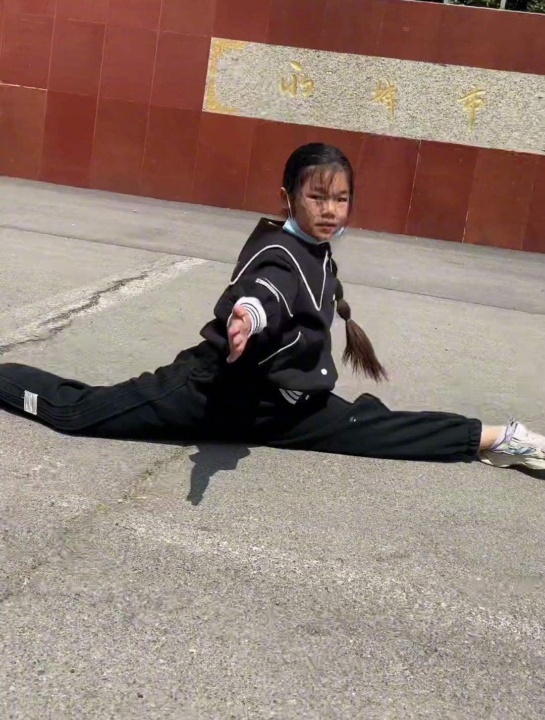 小女孩每天上放学练武术,震惊全网!