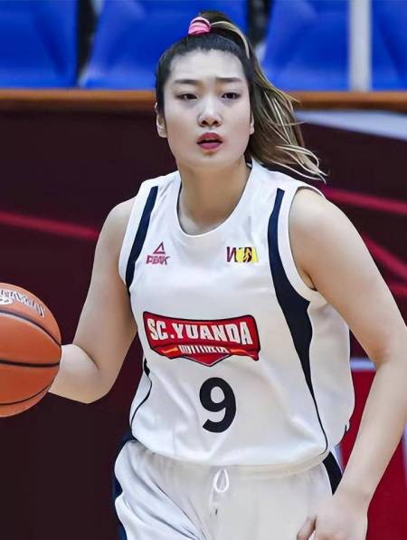 中国女篮李梦被实锤"当小三",男方前任晒证据,不堪入目-度小视