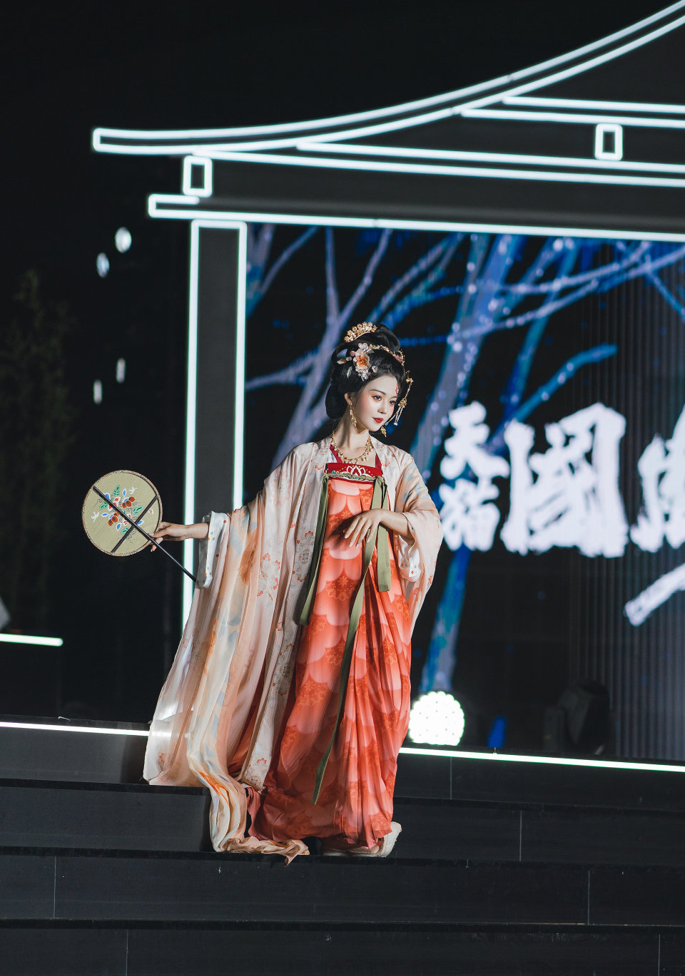 "汉服走秀"美到海外!无p图,无滤镜,外国人也被惊艳到了