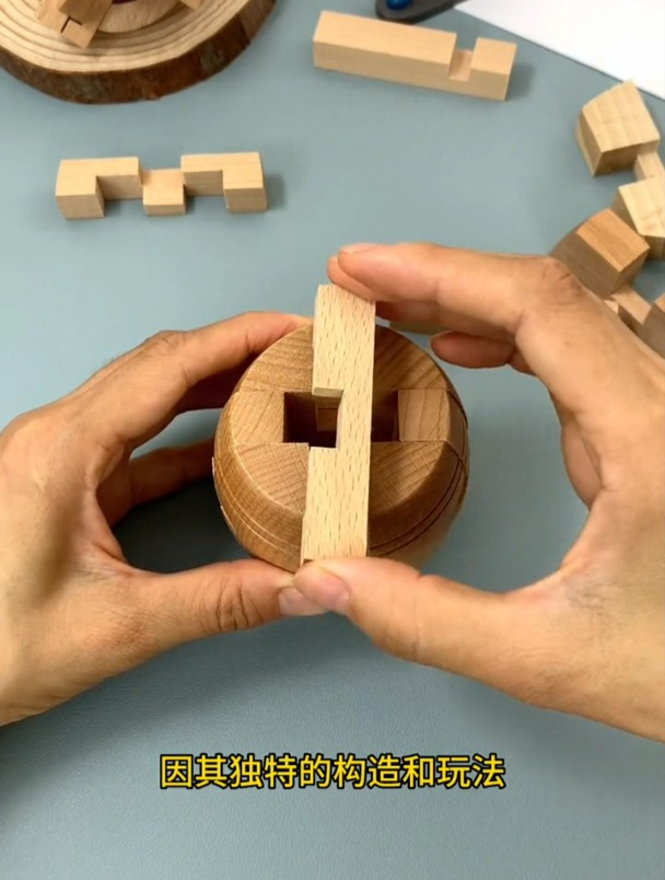 传统益智玩具鲁班锁之酒桶锁组装方法