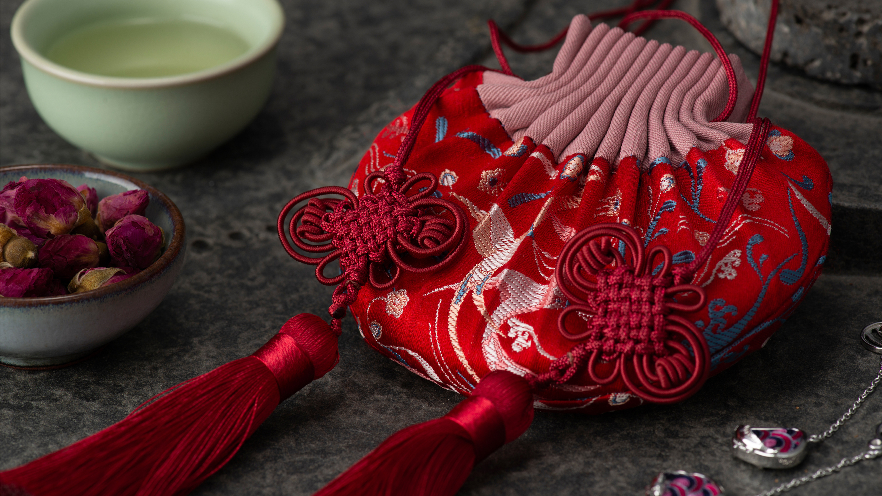 香包的寓意:传统与文化的交织之美