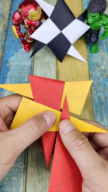 这个飞镖挺厉害,老是射到绿巨人,不好意思啊-度小视