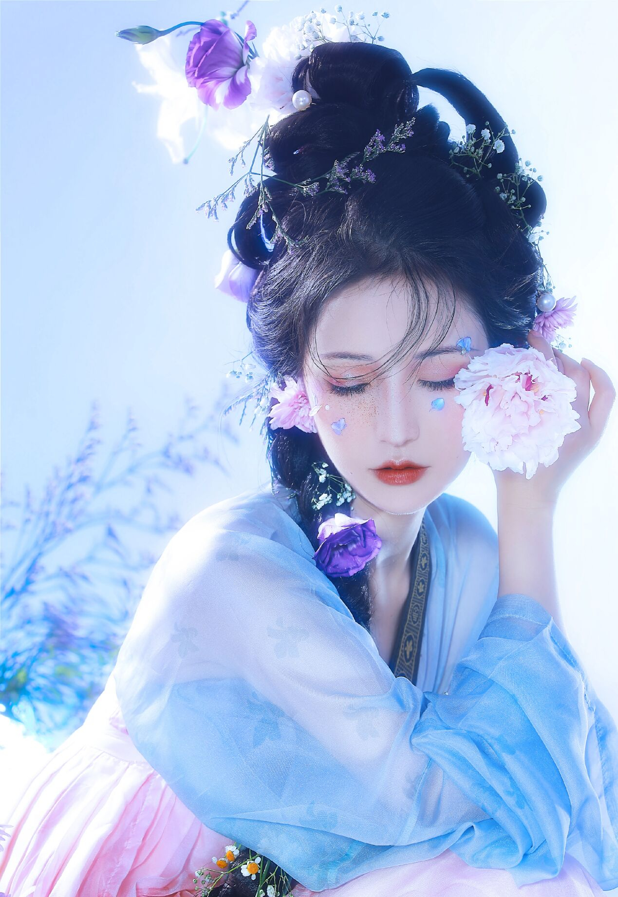 汉服妆容有多惊艳?看看这位同袍的"花瓣妆",路人也会被美到