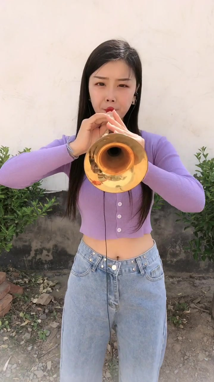 美女唢呐演奏《粉墨人生》