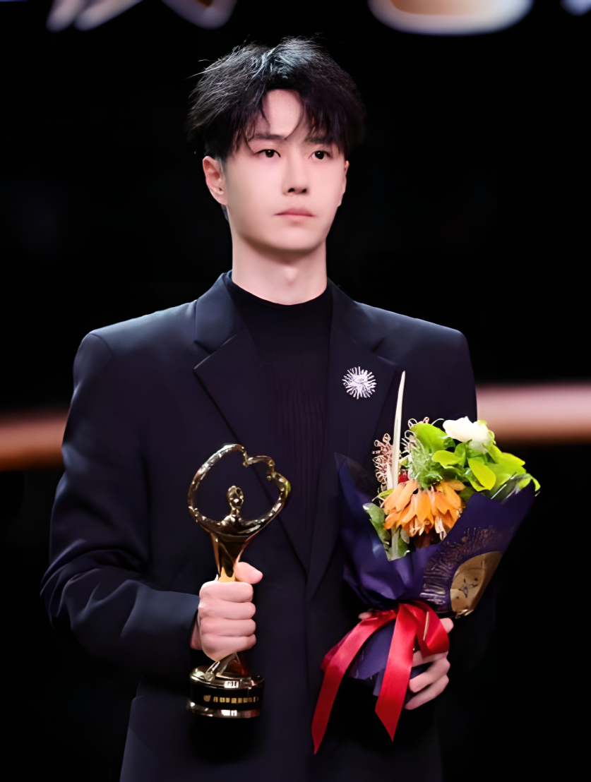 王一博获年度突破电影人奖,17字获奖感言被批空洞,不如肖战