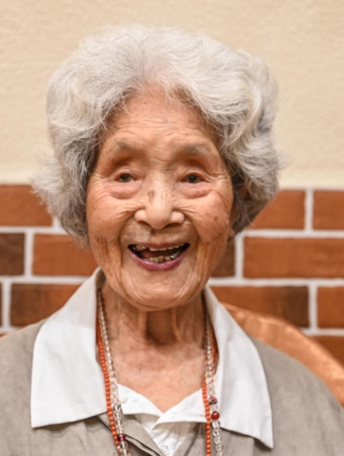 102岁奶奶成网红图片
