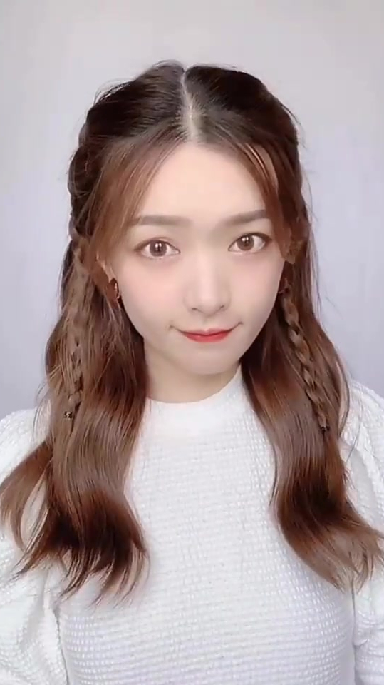 甜美减龄披肩发简单编发教程秋冬就适合披肩发