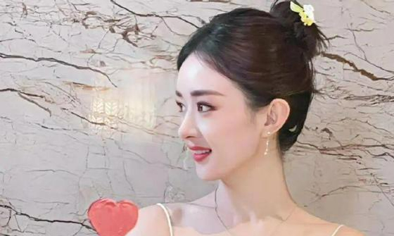 冯绍峰赵丽颖机场相见,一家三口温馨互动,冯妈妥协送豪宅求复婚