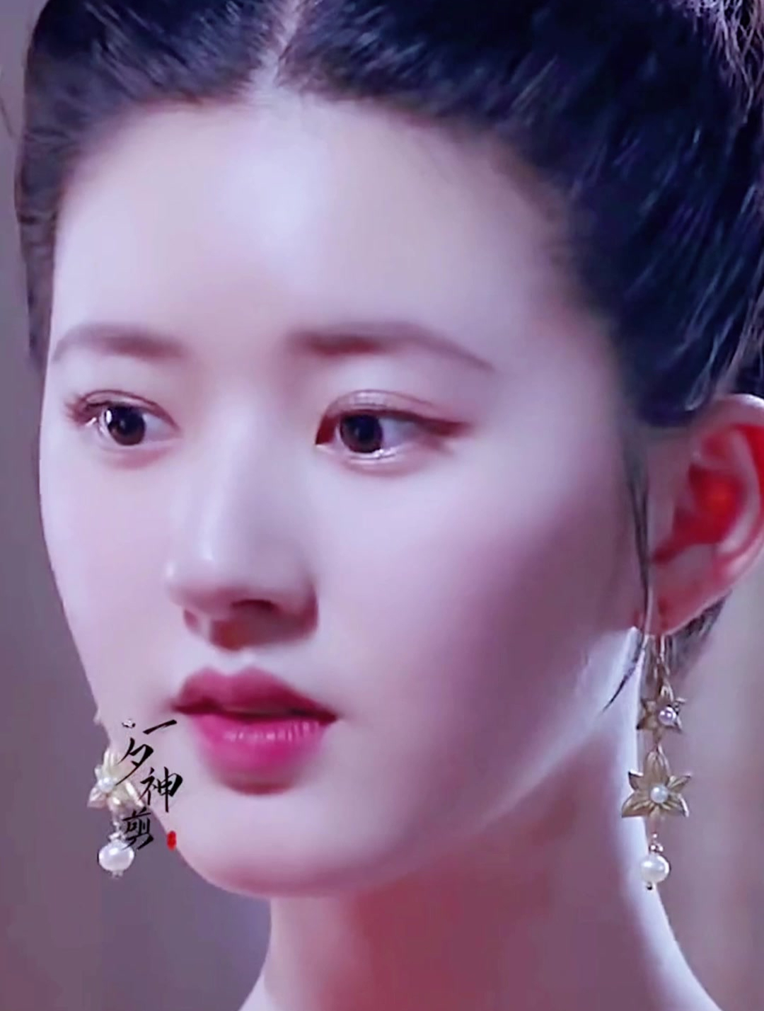 赵露思古风造型好俏皮一身红装又美又飒戳中我的心巴