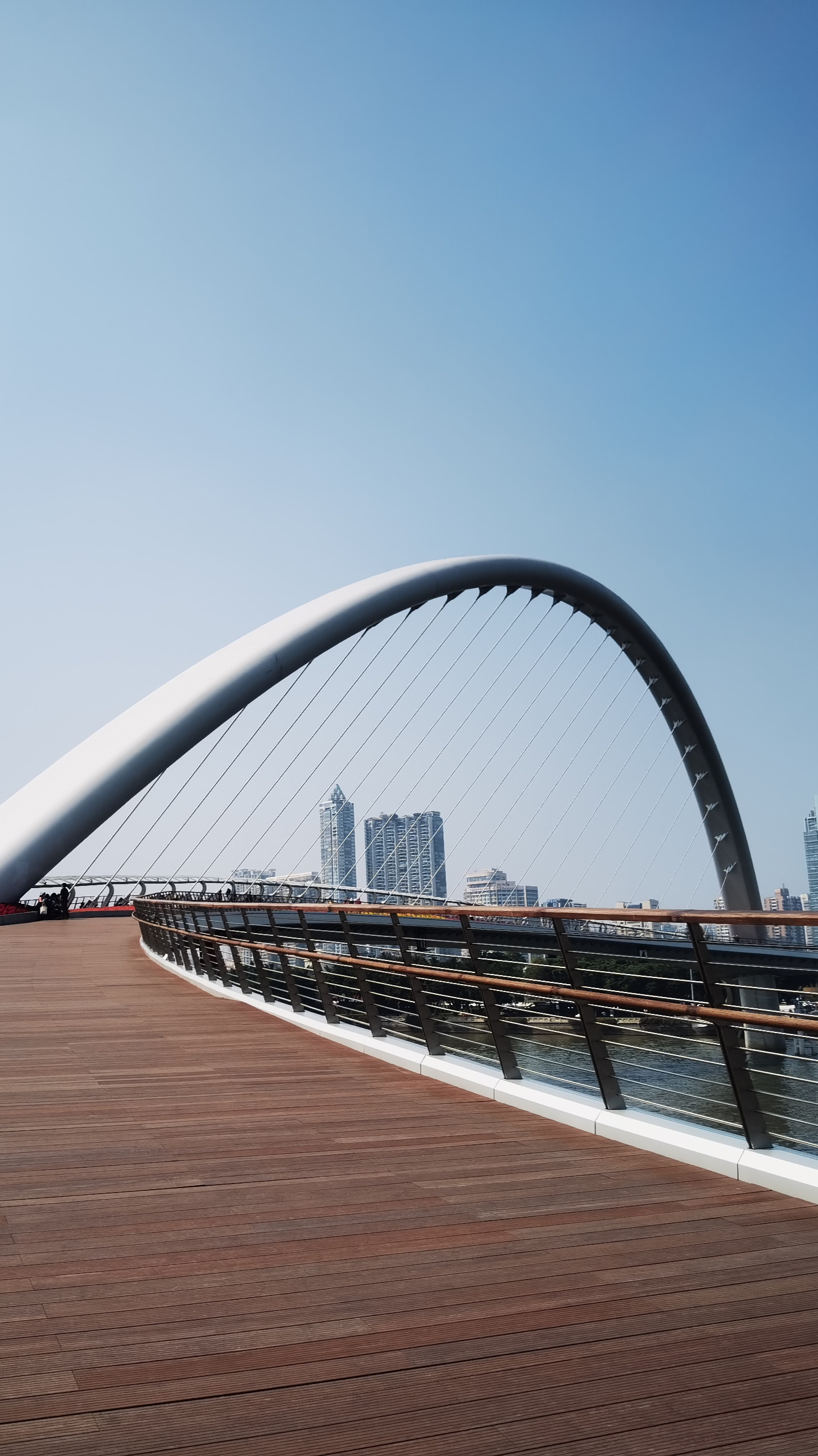 广州母亲河珠江上唯一的人行桥海心桥