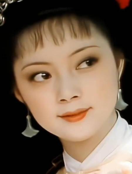 张莉版薛宝钗太合书中的描写了,"脸若银盆,眼似水杏"-度小视