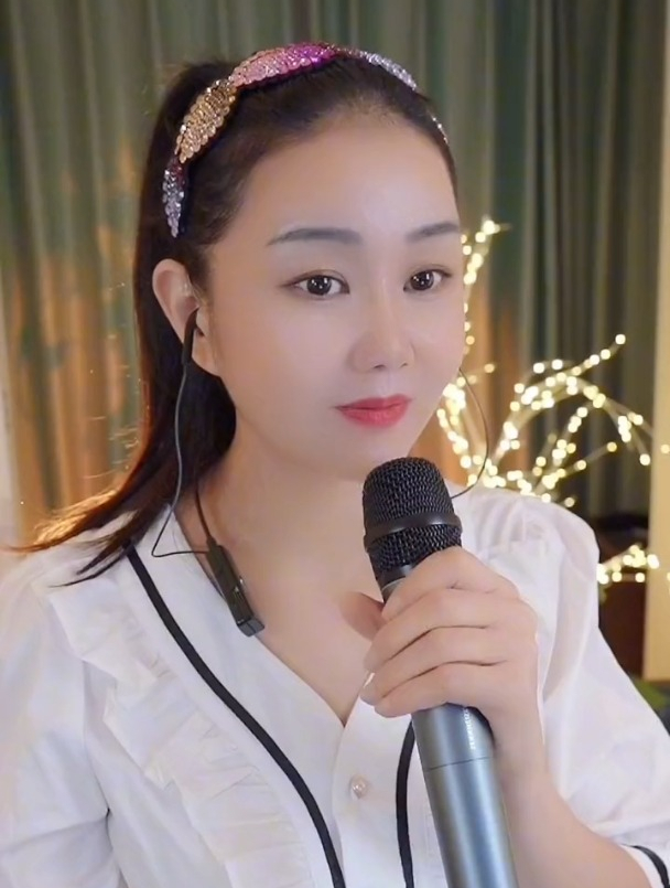 歌手王馨直播演唱愛的渡口歡迎大家觀看