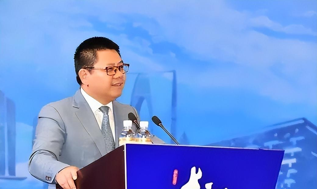 回顾:上海一身价35亿大老板假扮农民工,上班的第一天,差点被开除