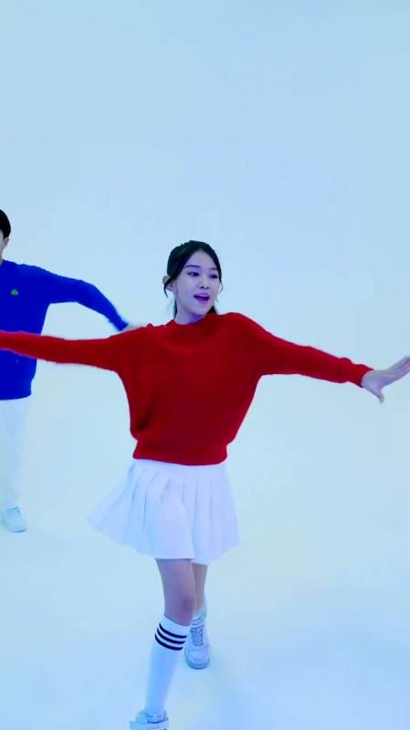 宋小睿穿着小短裙跳舞,舞蹈老师居然是男的,真是名师出高徒!-度小视